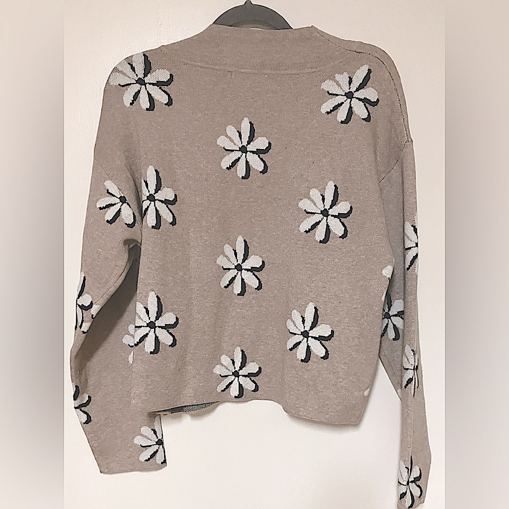 Tahari Tan Sweater with Black and White Floral Pattern Size M - Picture 4 of 7